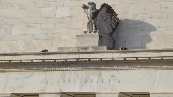 Bitcoin loses touch with the Dollar Index, U.S. stocks ahead of the Fed