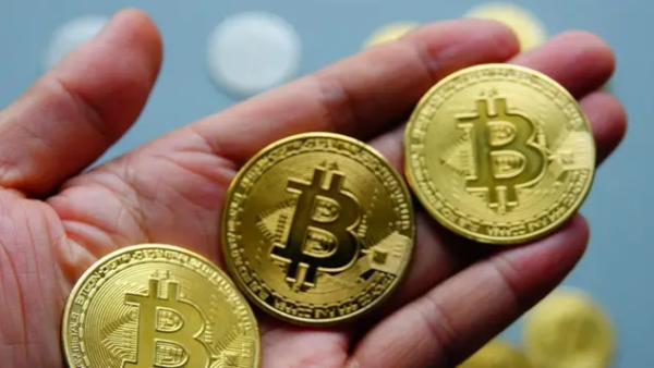 The Balance is Shifting in Bitcoin Treasury Companies: One is on Hold, One Continues Buying, and Another Has Zeroed Out Its BTC Holdings!