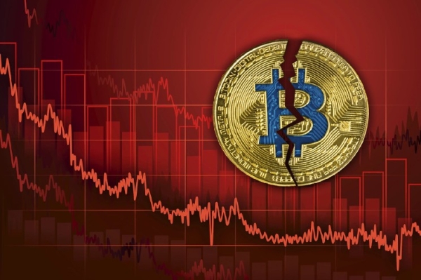 Bitcoin on Track for $10,000 if S&P 500 Drops 20%, Bloomberg Strategist Insists
